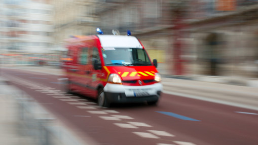 Haute-Savoie : Un chariot &eacute;l&eacute;vateur lui roule dessus, un homme transport&eacute; &agrave; l'h&ocirc;pital