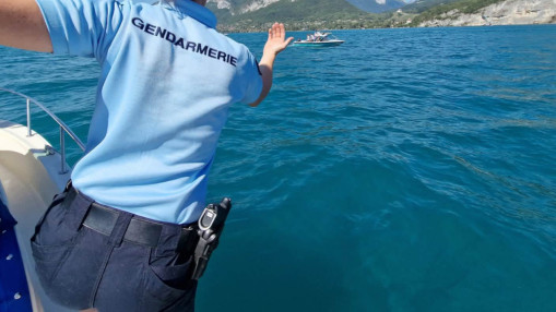 Lac d&rsquo;Annecy : les recherches pour retrouver le corps du plongeur se poursuivront cette semaine avec l&rsquo;aide de la Suisse