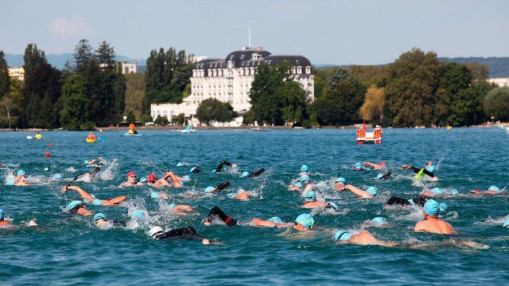 Près de 2100 nageurs se lancent dans la Traversée du lac d'Annecy