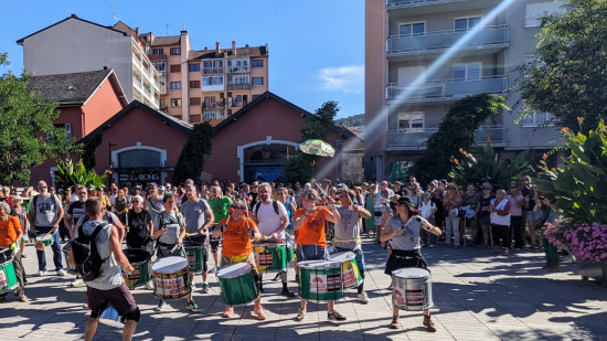 Annecy : près de 1 500 personnes à la marche pour le climat selon les organisateurs Annecy : près de 1 500 personnes à la marche pour le climat selon les organisateurs