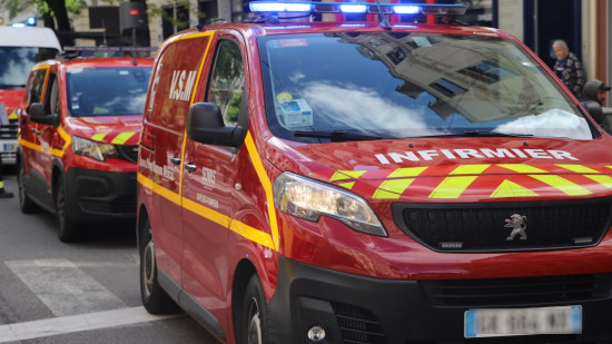 Annecy : une Audi R8 percute un poteau et prend feu en pleine ville, deux hommes &agrave; bord