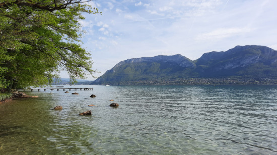 Les travaux progressent pour l’élargissement de la voie verte sur les bords du lac d’Annecy Les travaux progressent pour l’élargissement de la voie verte sur les bords du lac d’Annecy