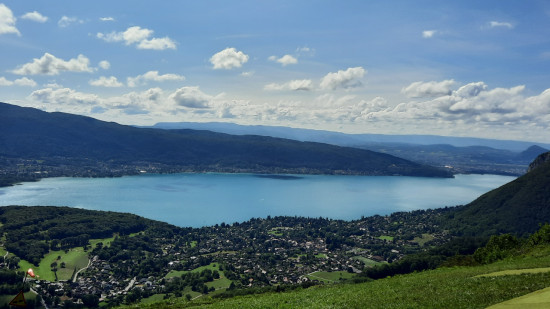 Pollution de particules de pneu dans le lac d'Annecy : Une nouvelle &eacute;tude se veut moins alarmiste