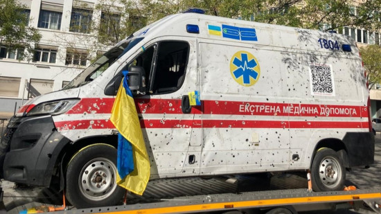 Pourquoi une ambulance mitraill&eacute;e par l'arm&eacute;e russe occupe-t-elle le P&acirc;quier ? Ce qu'il faut savoir