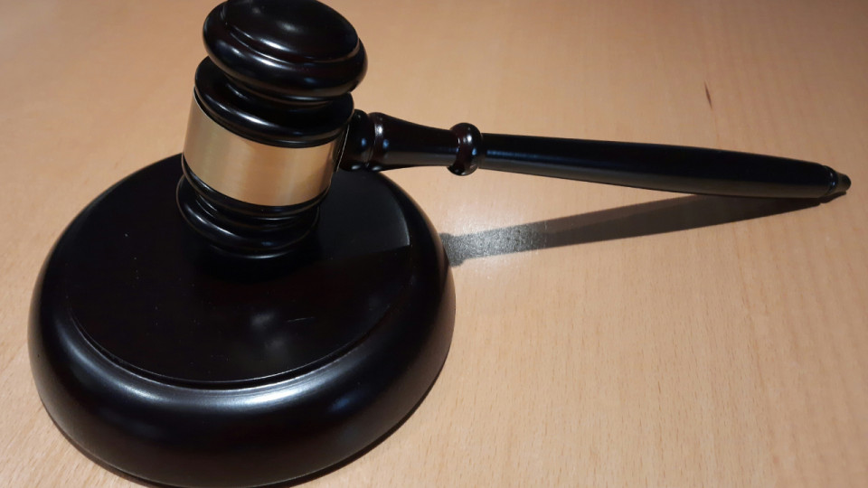 Annecy : Fant&ocirc;mes, barre de fer magique, banque... soins psychiatriques obligatoires pour un homme violent