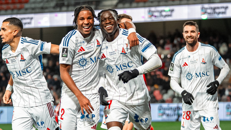 Annecy s&rsquo;offre une victoire surprise &agrave; Guingamp et grimpe au classement