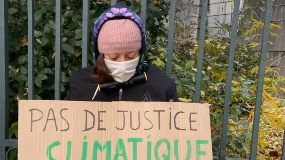 "D&eacute;mocratie verrouill&eacute;e&rdquo; : pourquoi des militants &eacute;cologistes se sont-ils encha&icirc;n&eacute;s aux grilles des pr&eacute;fectures d'Annecy et Chamb&eacute;ry ?