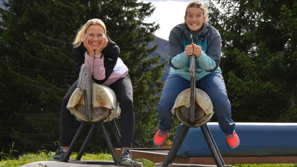 Haute-Savoie : deux infirmi&egrave;res rel&egrave;vent un d&eacute;fi sportif en Laponie pour le cancer du Sein