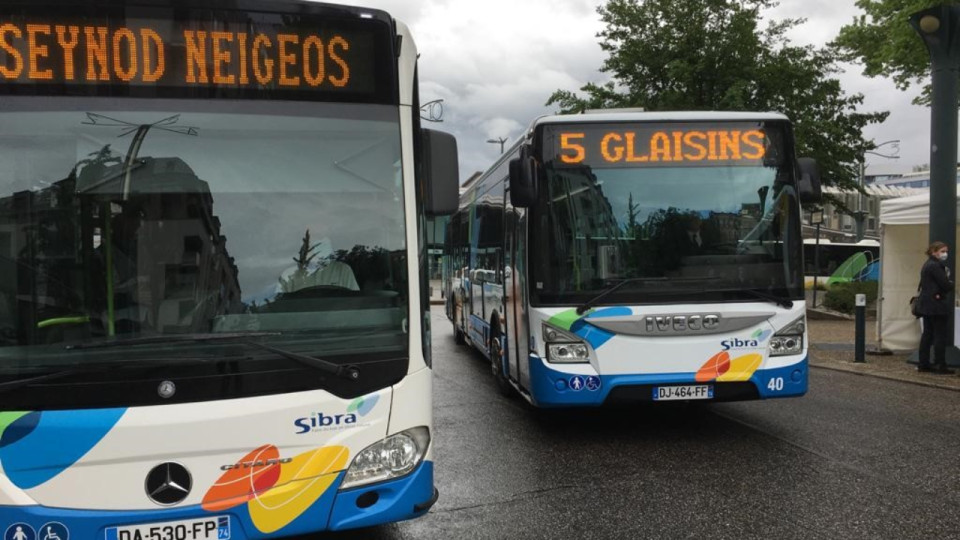 Il s'agrippe aux si&egrave;ges et refuse de descendre : comment un passager a paralys&eacute; une ligne de bus &agrave; Annecy